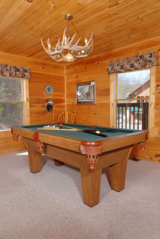 Pigeon Forge Cabins in the Smokies with Pool Table and a Mountain View